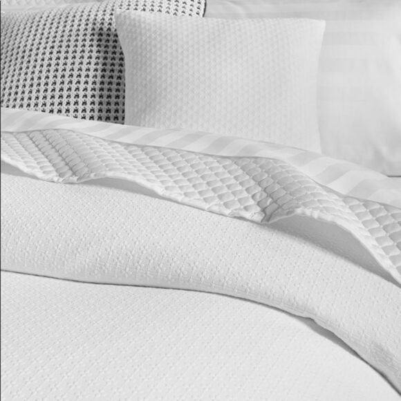 Diamond Dot 300-Thread Count 3-Pc. Full/Queen Comforter Set. Color: White - Picture 5 of 6